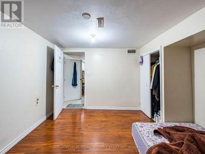 242 JOHN GARLAND BOULEVARD, Toronto (west Humber-clairville), Ontario M9V 1N8, Kanada