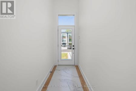 5B PINE AVENUE NORTH, Mississauga (port Credit), Ontario L5H 2P7, Canada