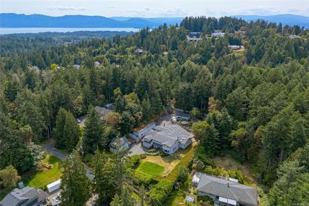 11376 OSPREY PL, North Saanich, British Columbia V8L 5K6, Canada