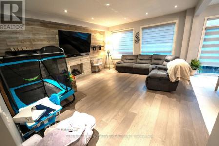 2406 BRIDLE ROAD, Oshawa (windfields), オンタリオ L1L 0C1, カナダ