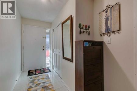 10030 OAKMOOR WAY SOUTHWEST, Calgary, Alberta T2V 4S8, Canada