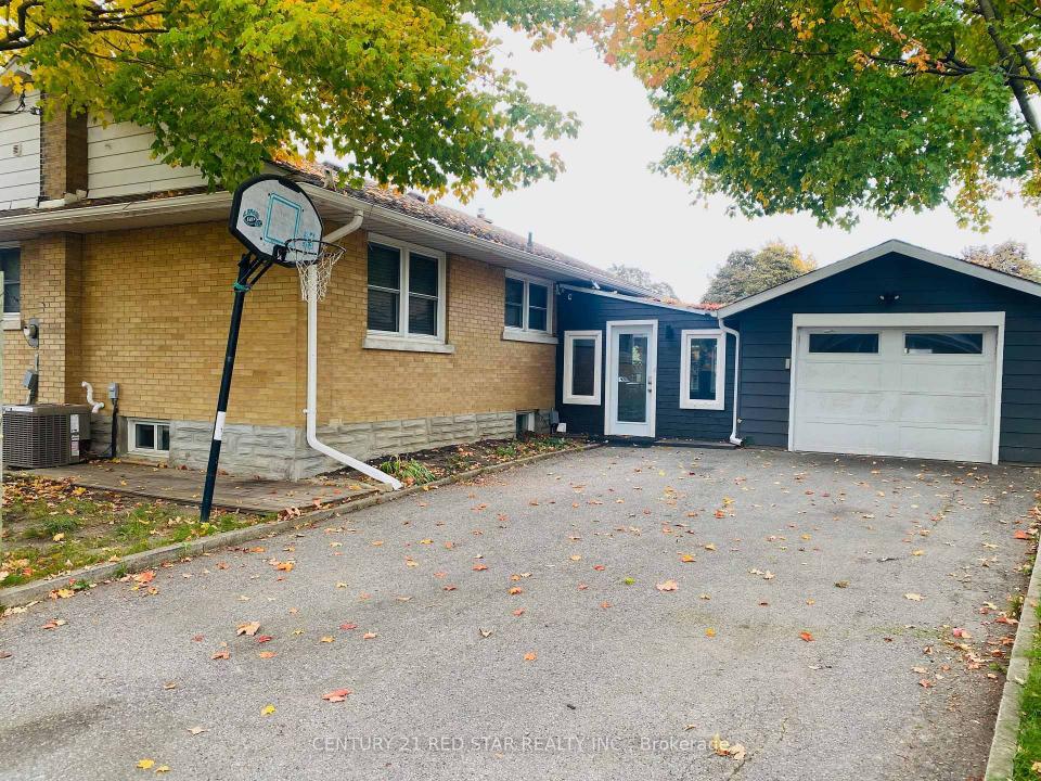 107 ELLIS CRESCENT S, Waterloo, אונטריו N2J 2C1, קנדה 