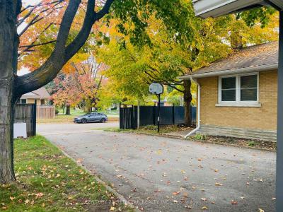 107 ELLIS CRESCENT S, Waterloo, אונטריו N2J 2C1, קנדה 