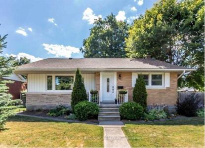 107 ELLIS CRESCENT S, Waterloo, אונטריו N2J 2C1, קנדה 