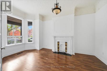 30 ULSTER STREET, Toronto (university), Ontario M5S 1E3, Canada