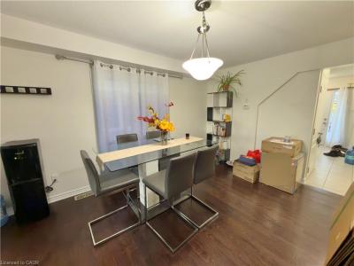 386 GROVEHILL CRESCENT, Kitchener, Ontario N2R 0L5, Canada