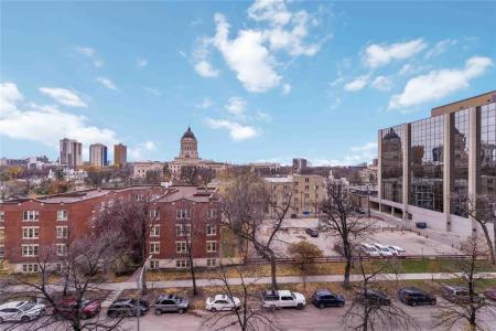 77 EDMONTON STREET, Winnipeg, Manitoba R3C 4H8, Canada