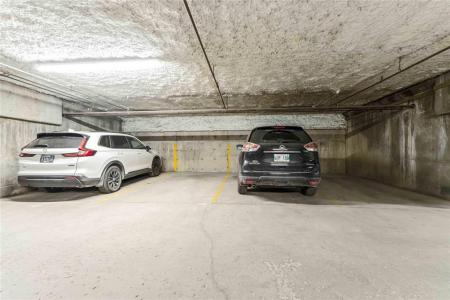 77 EDMONTON STREET, Winnipeg, Manitoba R3C 4H8, Canada