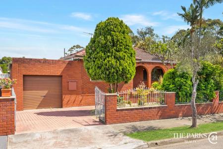 32 Butler Avenue, Bossley Park, NSW 2176, Australia