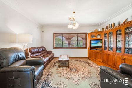 32 Butler Avenue, Bossley Park, NSW 2176, Australia