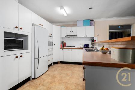 13 and 13A Warrego Court, Wattle Grove, NSW 2173, Austrália