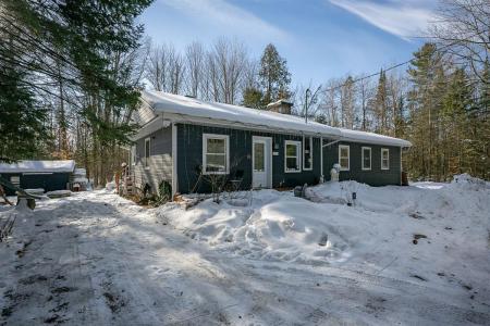 1019 Ch. Abercrombie, Sainte-Sophie, Quebec J5J 2R5, Canada