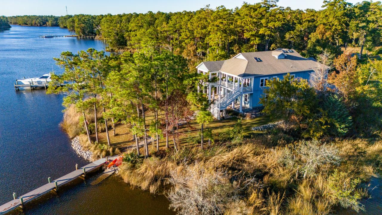 9524 Connie Cove Road, Orientalisch, North Carolina 28571, USA