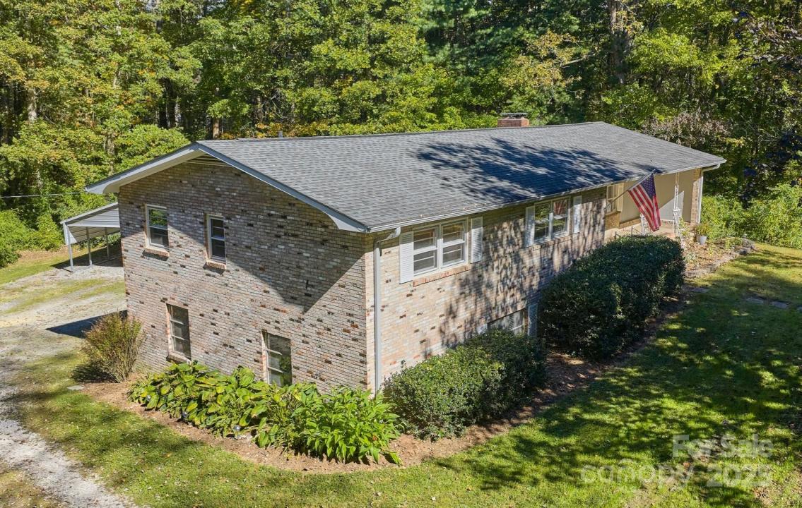 3214 Debbie Drive, Hendersonville, North Carolina 28791