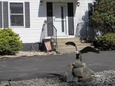 102 Yvonne Court, Dingmans Ferry, Pensilvania 18328, Estados Unidos