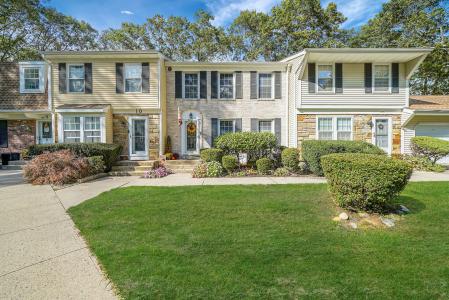 11 Bartlett Commons, Yaphank, NY 11980, USA