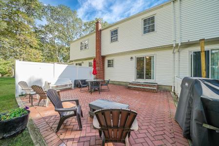 11 Bartlett Commons, Yaphank, New York 11980