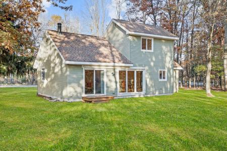 9721 Willow Road, Canadian Lakes, Michigan 49346, USA