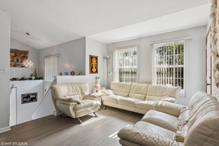 201 Hidden Creek Lane , 201, North Aurora, Illinois 60542