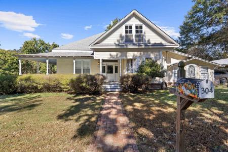 304 & 308 N Alley, Jefferson, Texas 75657