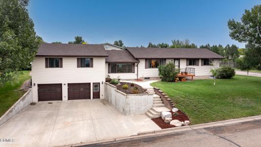 418 16th Street, Beulah, ND 58523, USA