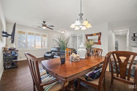 2144 N Tommy Street, Visalia, 加利福尼亚州 93291, 美国