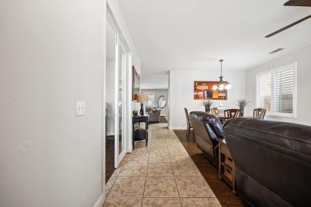 2144 N Tommy Street, Visalia, קליפורניה 93291, ארצות הברית של אמריקה 