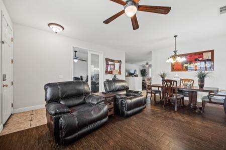 2144 N Tommy Street, Visalia, קליפורניה 93291, ארצות הברית של אמריקה 