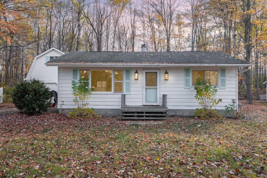 926 Kaypat, Hope, Michigan 48628, USA