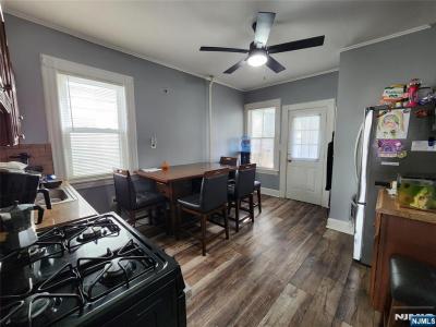 93 1st , 1, Clifton, New Jersey 07011, États-Unis