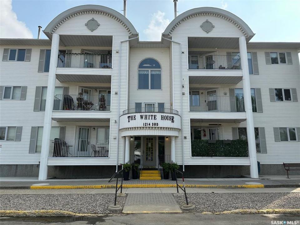 1214 3RD STREET, Estevan, Saskatchewan S4A 0R9, Canada