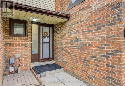 5 MCCALLUM COURT, Brampton (queen Street Corridor), Ontario L6W 3M4, Canada