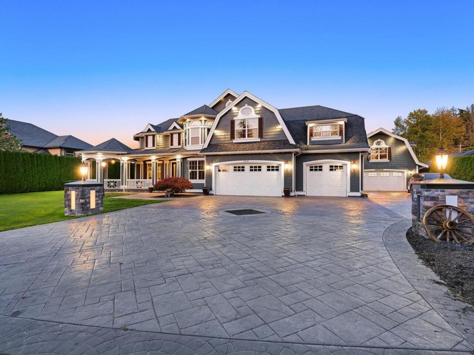 5218 219A STREET, Langley, British Columbia V2Y 0G6, Canada