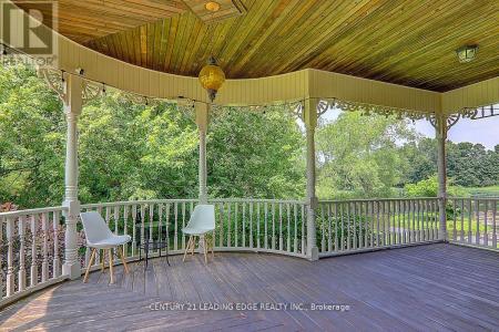 7 MAPLE VIEW LANE, Whitchurch-Stouffville-, Ontario L4A 7X5, Canada