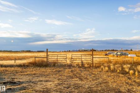 HWY 44 RR 265, Rural Sturgeon County, Alberta T8R 0J3, Canada