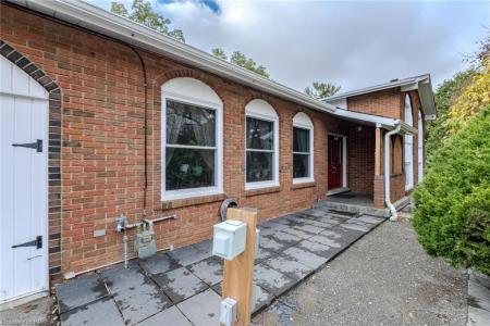 2104 GOVERNORS ROAD, Hamilton, Ontario L0R 1J0, Kanada