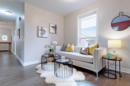 233 BORDEN STREET, Toronto, Ontario M5S 2N5, Canadá