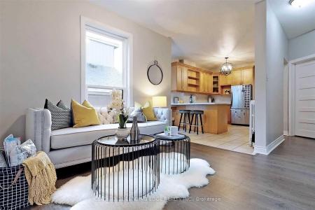 233 BORDEN STREET, Toronto, Ontario M5S 2N5, Canadá