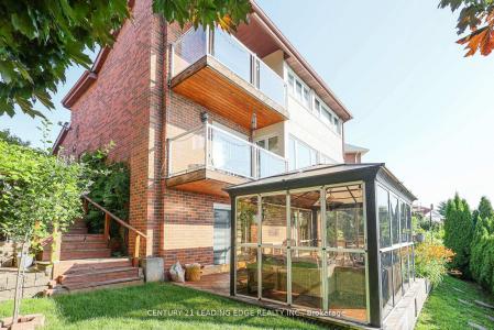 18 PEREGRINE GROVE, Brampton, 安大略省 L6S 4B6, 加拿大