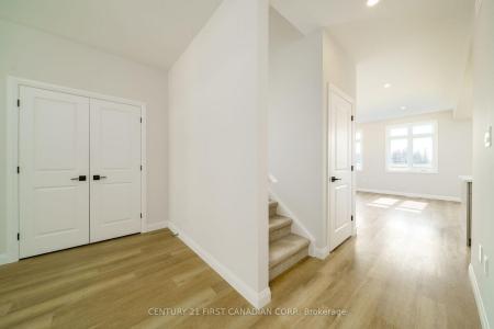 6 SHELDABREN STREET, North Middlesex, Ontario N0M 1A0, Canadá