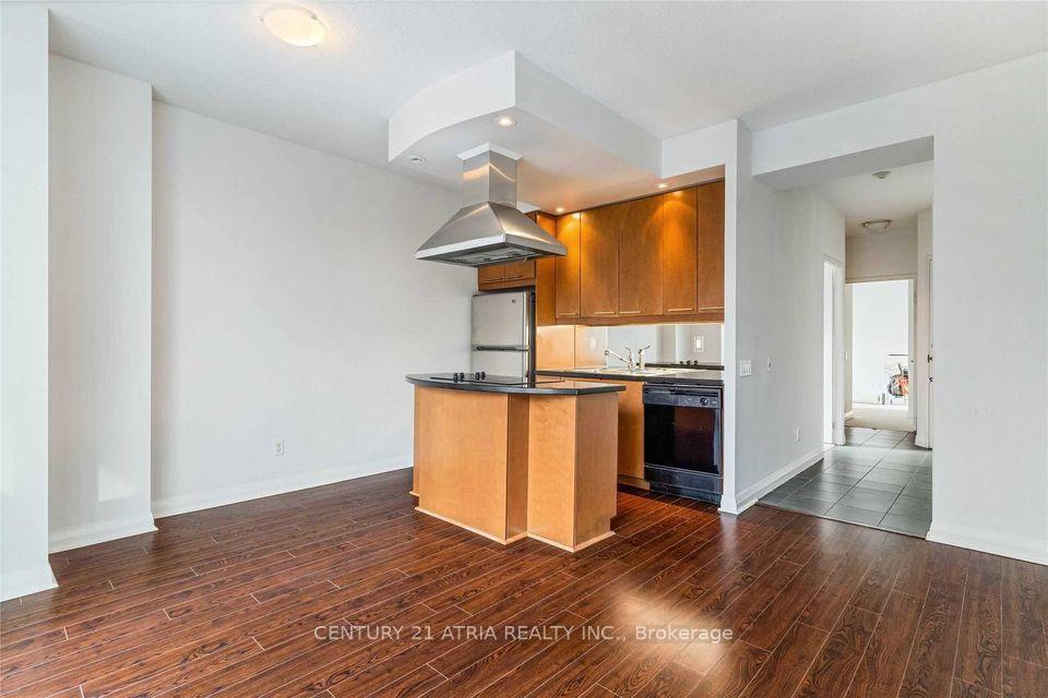 1121 BAY STREET, Toronto, Ontario M5S 2B3, Canada
