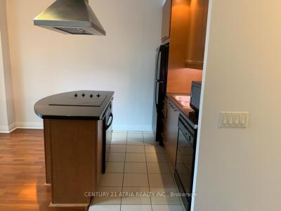 1121 BAY STREET, Toronto, Ontario M5S 2B3, Canada