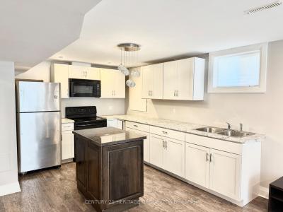 80 SAVAGE ROAD, Newmarket, Ontario L3X 1R1, Canadá