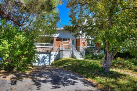 901  Rue Lise, Laval (Sainte-Dorothée), Quebec H7X 2M6, Canada