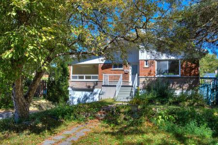 901 Rue Lise, Laval (Sainte-Dorothée), 魁北克省 H7X 2M6, 加拿大