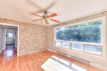 901 Rue Lise, Laval (Sainte-Dorothée), 魁北克省 H7X 2M6, 加拿大