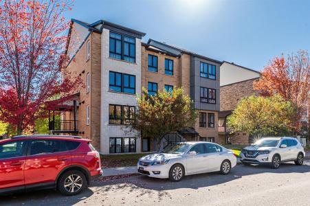 6075 Rue Charpentier, Brossard, 퀘벡주 J4Z 0L6, 캐나다