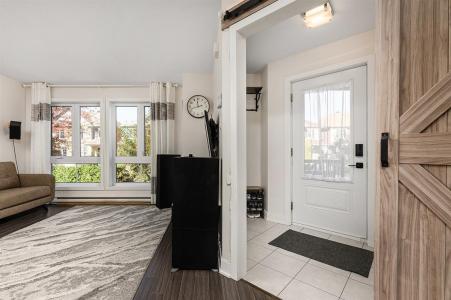 6075 Rue Charpentier, Brossard, 퀘벡주 J4Z 0L6, 캐나다