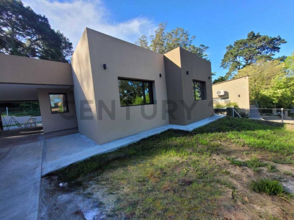 Ángel 178, General Pueyrredón, Buenos Aires (fuera De GBA) 7601, Argentina