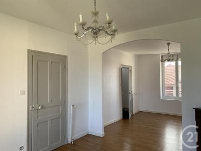 Montlucon, Auvergne 03100, Pháp